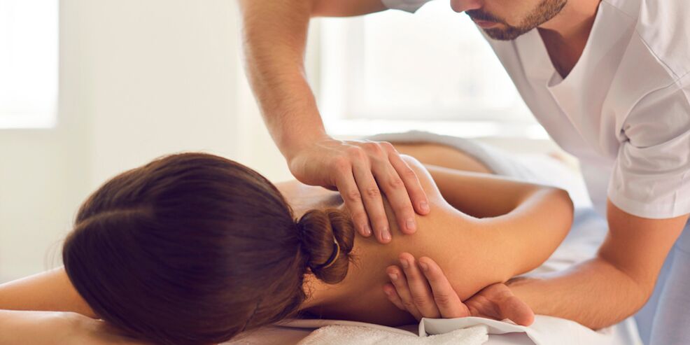 Jedna od učinkovitih metoda liječenja artroze ramenog zgloba je masaža. 